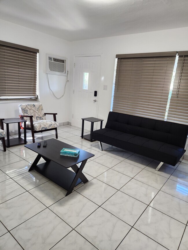 Building Photo - 2312 NE 4th St