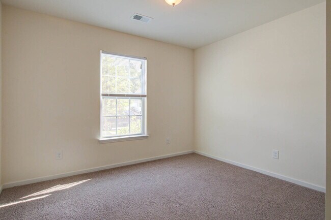 Building Photo - 183 Brittondale Rd