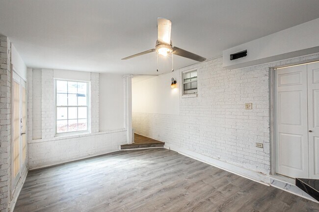 Building Photo - 1420 Corpus Christi St