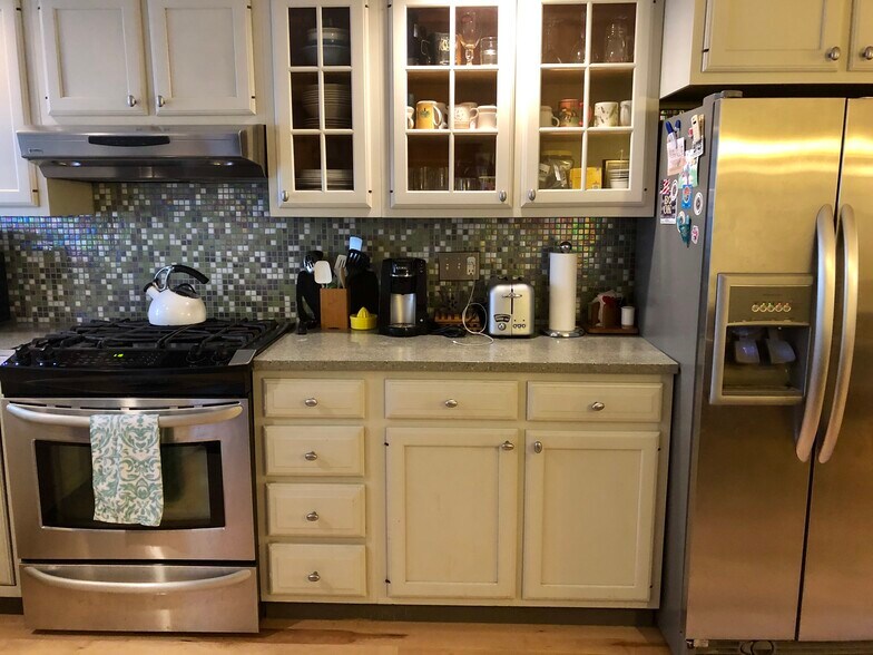 Building Photo - 711 Clymer St