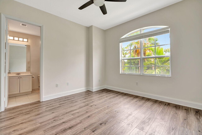 Building Photo - 2562 Gardens Pkwy