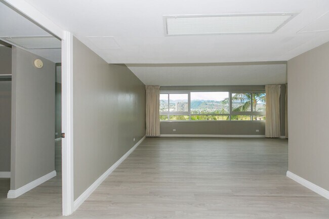 Building Photo - ? Spacious 2-Bedroom Condo at Fairway Manor – Incredible Value Near Waikiki! ?