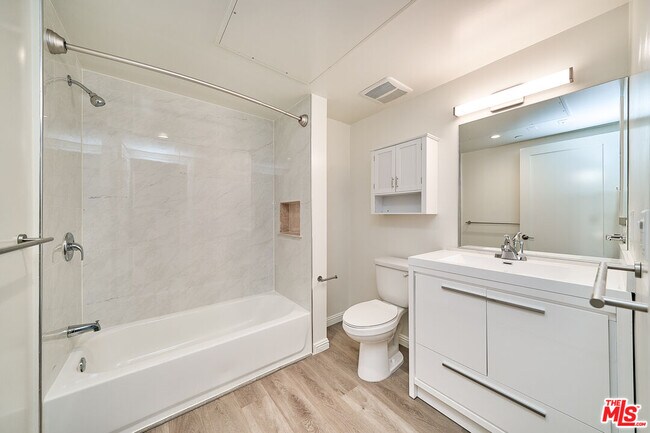 Building Photo - 951 S Wilton Pl