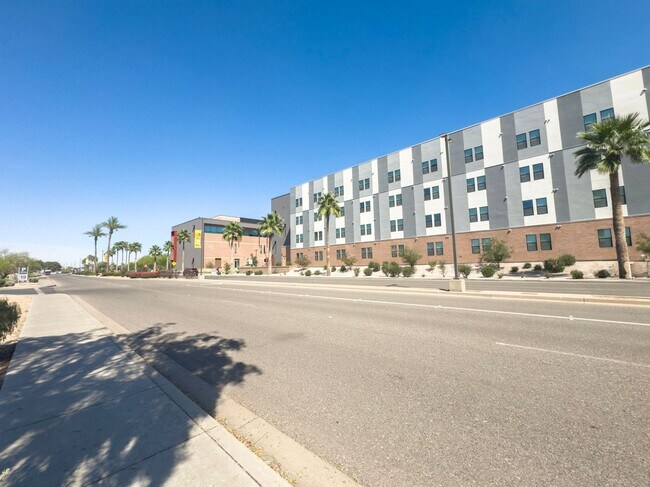 Building Photo - 5Bed/2Bath Home at 35th Ave/Cactus! Ready for Immediate Move-In! -- NO HOA!