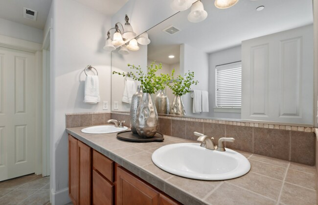 Building Photo - Spacious 5-Bedroom Retreat with Private Gr...