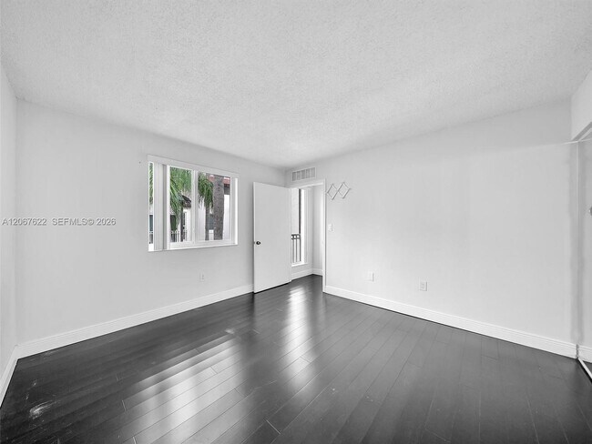 Building Photo - 670 NW 85th Pl
