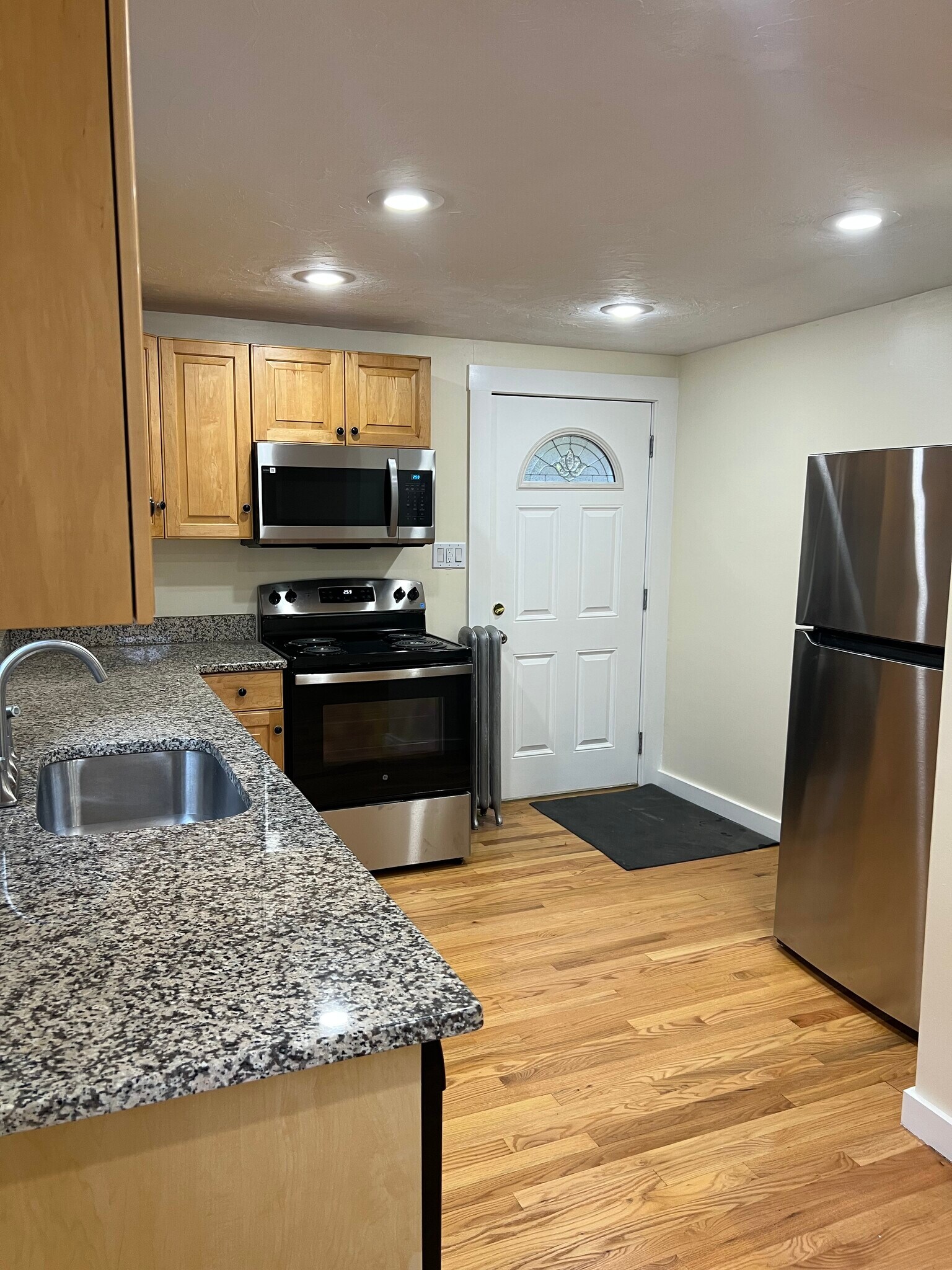 Building Photo - 18 Marion St