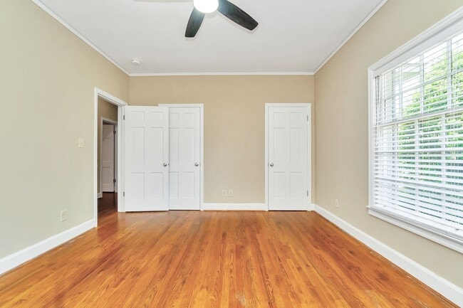 Building Photo - ** 3 bed 2 bath located in McGehee Estate ...
