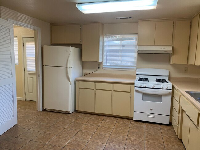 Building Photo - 3 bed / 2 ba house - Yuba City