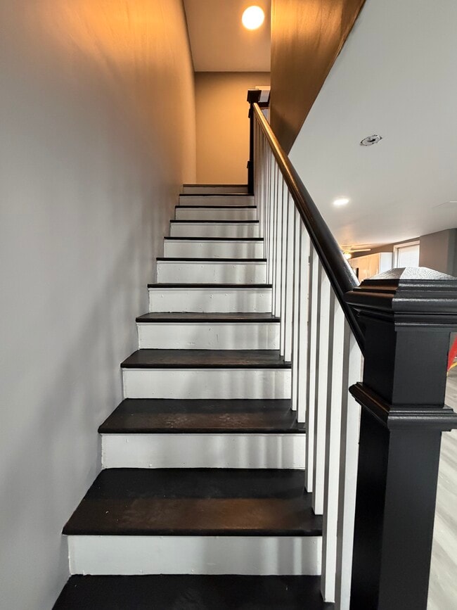 Building Photo - 547 Eastlawn Ave