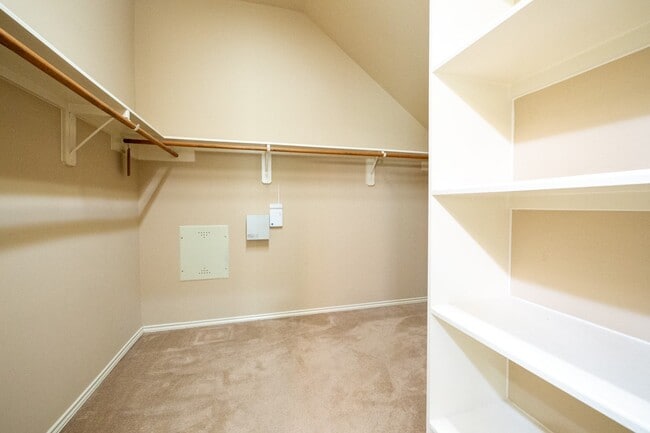 Building Photo - 5211 Belvedere Dr