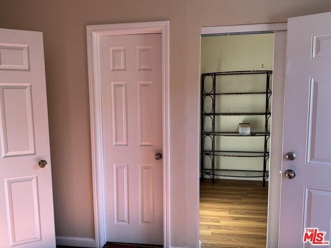 Building Photo - 2024 W 12th St