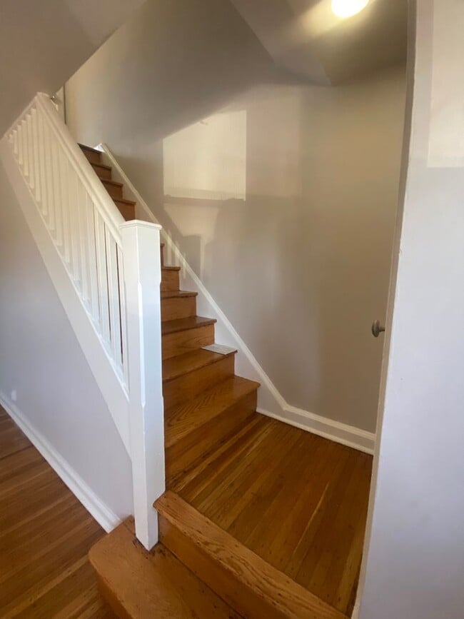 Building Photo - Desirable, Quaint 3/1 bath Beautiful Home in Upper Darby!