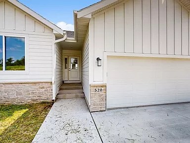 Building Photo - 520 Meadows Ct
