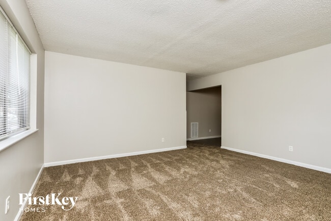 Building Photo - 1495 Mullanphy Ln