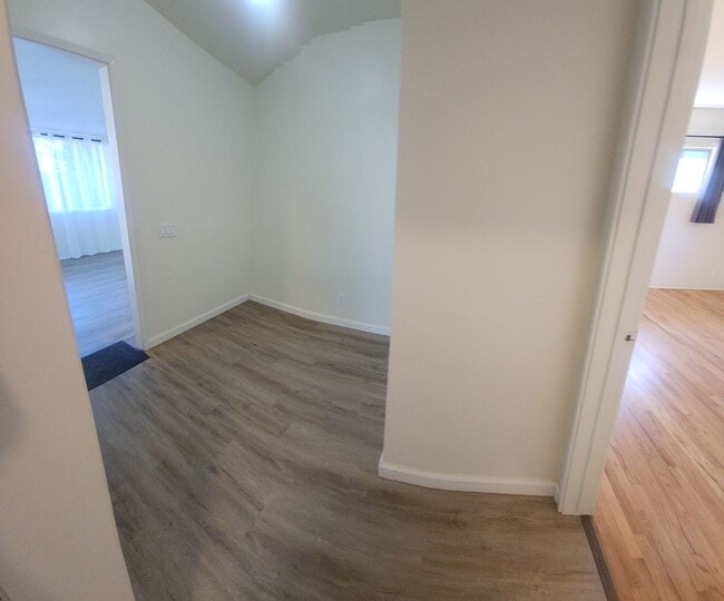 Building Photo - Well maintained 5 bedroom 2 bath with garage