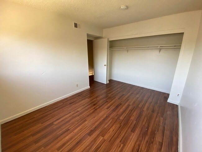 Building Photo - 5674 Hillsdale Blvd