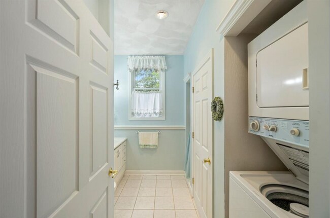 Building Photo - 24 Pine Hill Ave