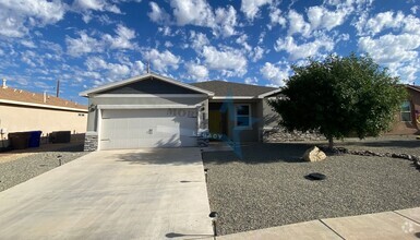 Building Photo - Sweet home in adorable neighborhood