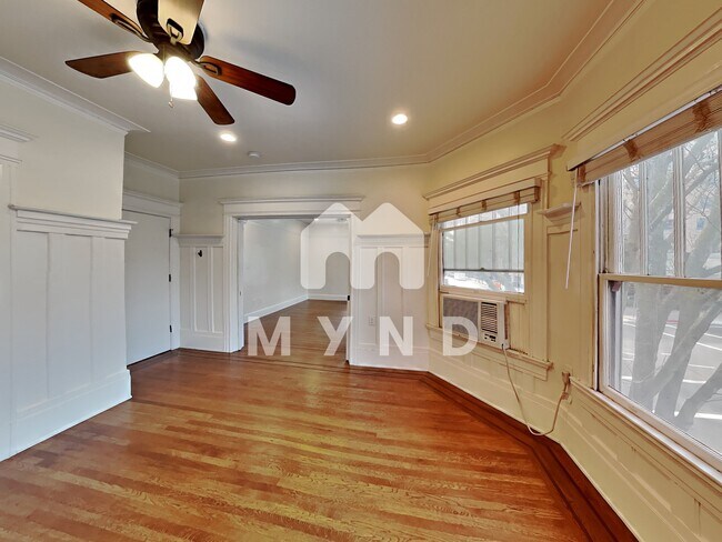 Building Photo - 827 14th St Apt B