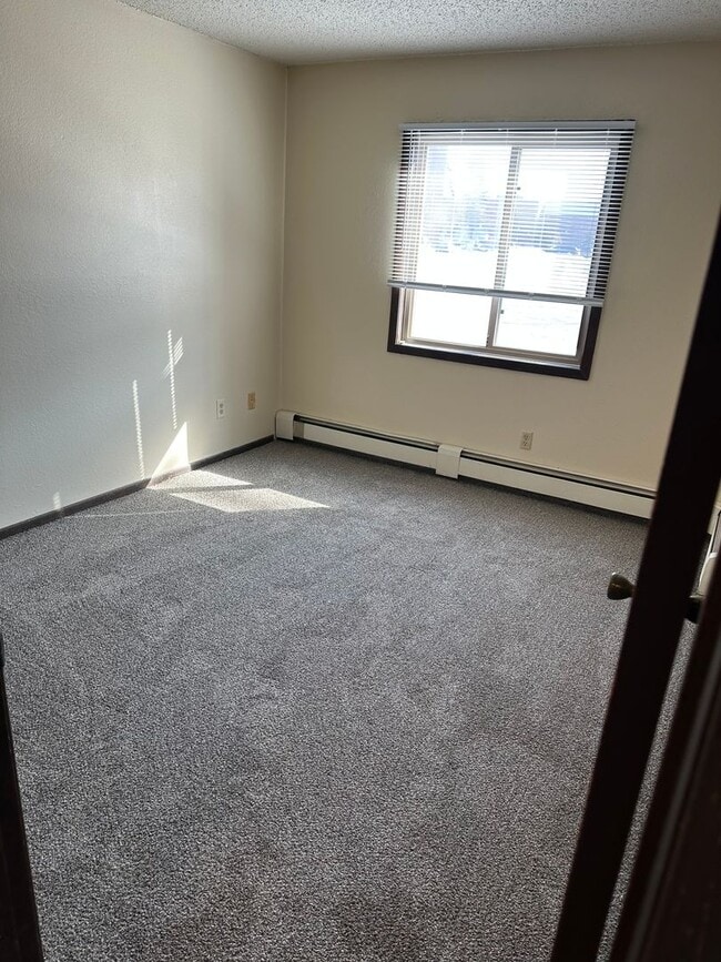 Building Photo - One Bedroom with Walk Out Patio