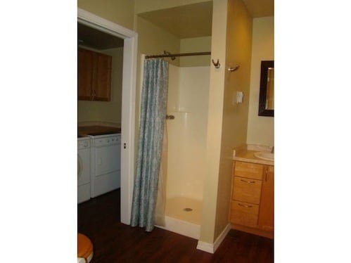 Building Photo - Country Living At Its Finest! Beautiful 3BD/2BA Home~Privacy, Storage, and Beautiful Scenery!