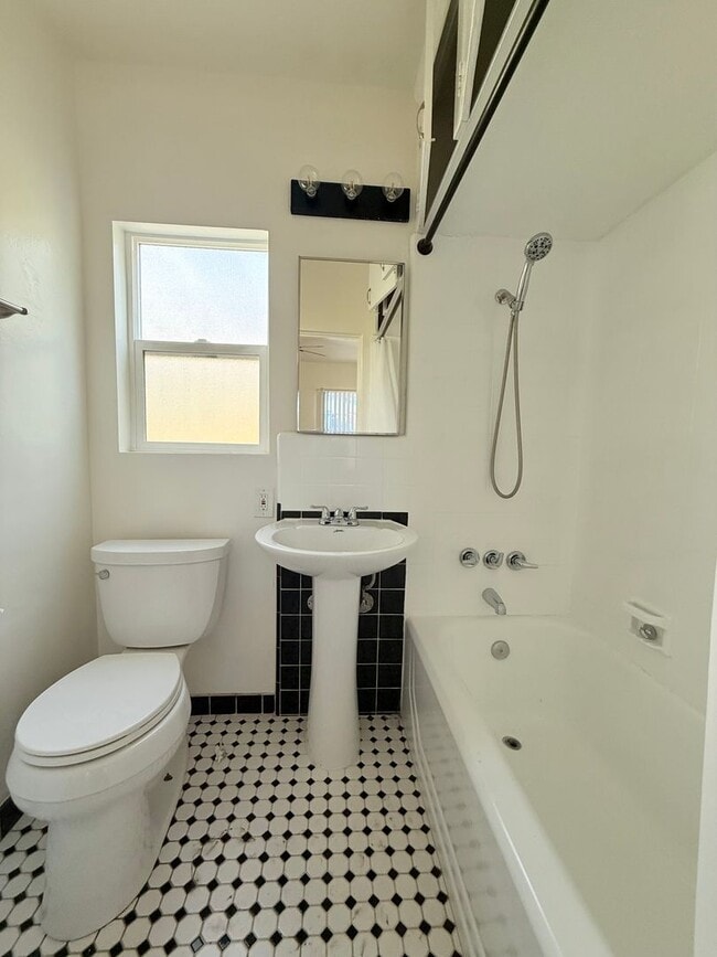 Building Photo - North Park 2/2+ Bonus room, garage and rea...