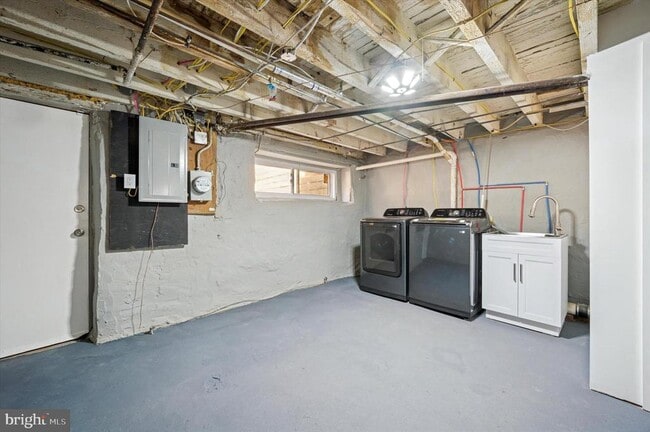 Building Photo - 928 S 50th St