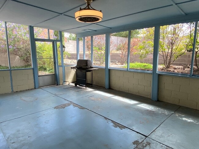 Building Photo - 1612 Princeton Dr SE