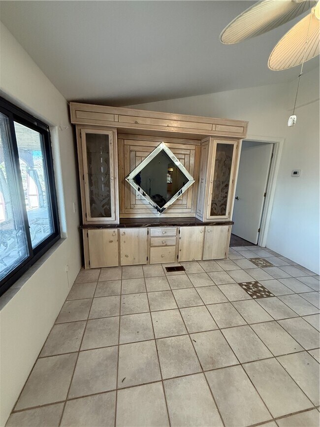 Building Photo - 4060 La Mesa Rd