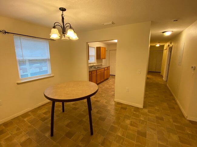 Building Photo - 154 Hurst St