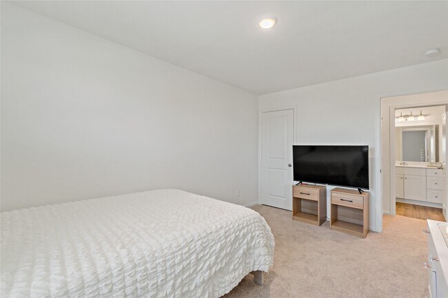 Building Photo - 21568 Rolling Streams Dr