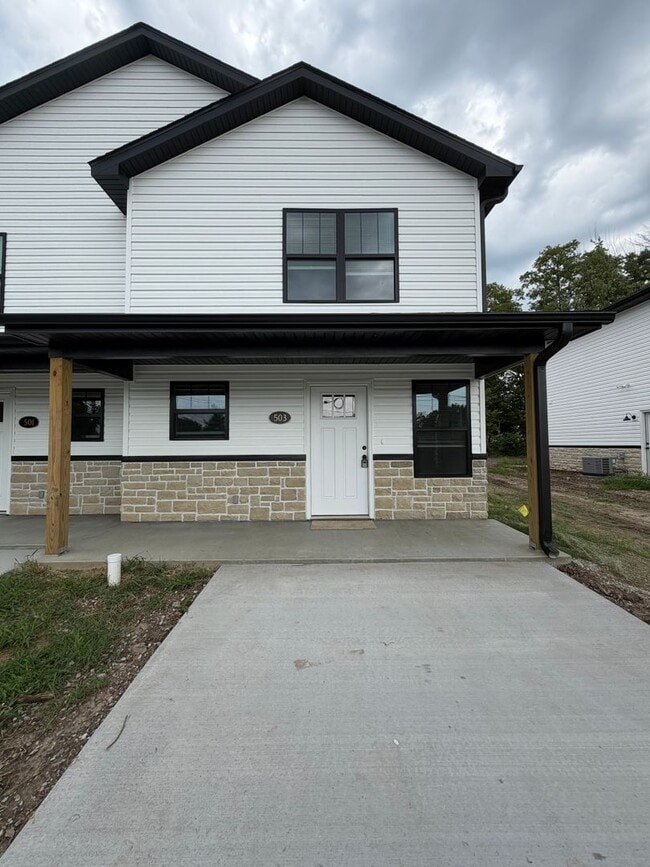 Building Photo - 501-503 Hickman