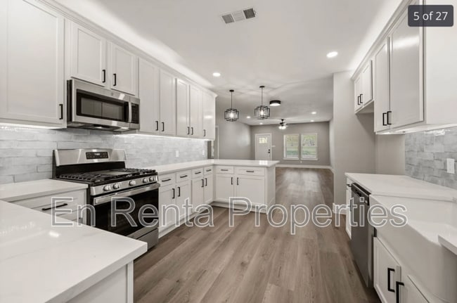 Building Photo - 3329 Hemphill St