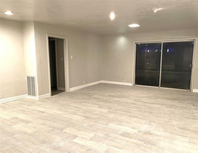 Building Photo - 5131 Indigo St