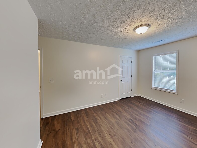 Building Photo - 3471 Erin Glen NW