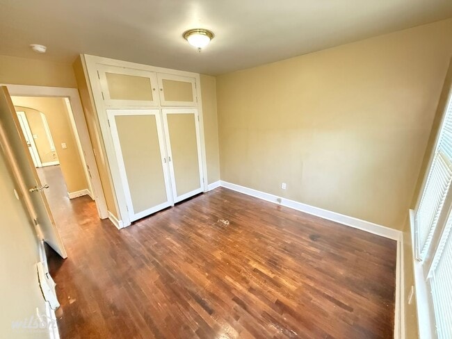 Building Photo - 211 S 16th Ave