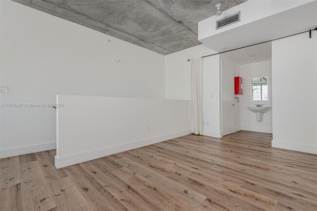 Building Photo - 690 SW 1st Ct