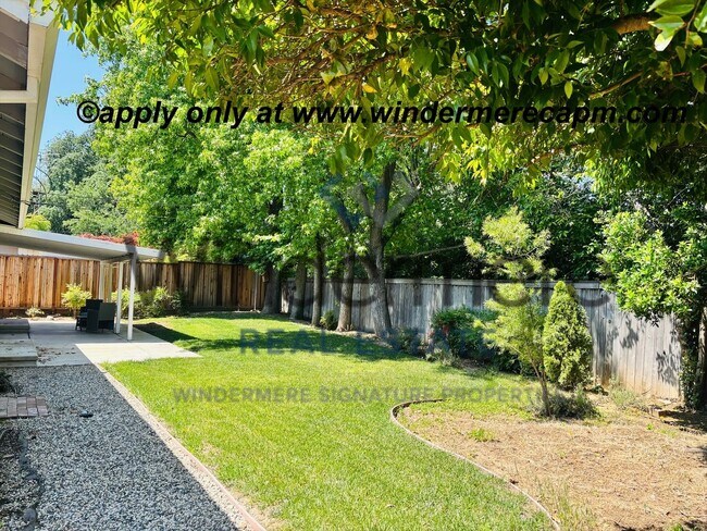 Building Photo - Beautiful 3BD/ 2BA Arden Arcade Home with Spacious Yard In Highly Desirable Location!