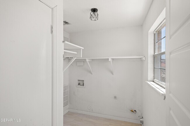 Building Photo - 4317 Larchmont Dr