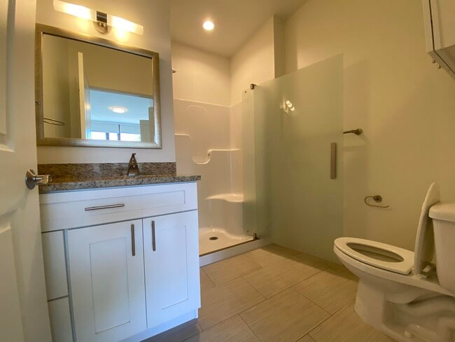 Building Photo - 875 Elm St