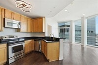 Building Photo - 500 Throckmorton St