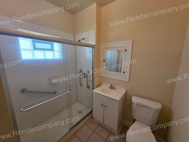 Building Photo - Spacious 2 bedroom house Second Month's rent free for First Responders