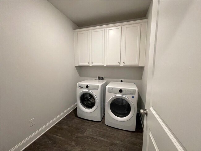 Building Photo - 4020 Adder Cir