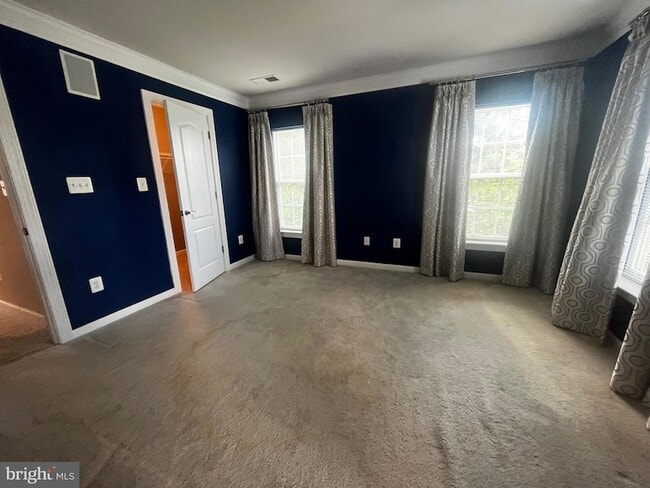 Building Photo - 8195 Falls Grove Dr