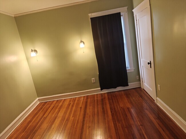 Building Photo - 452 Osborn St