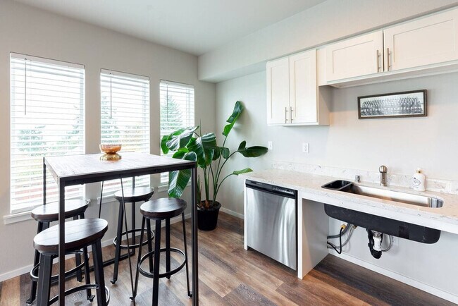 Building Photo - 624 E 32nd St