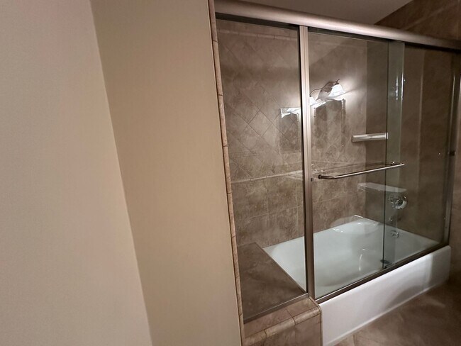 Building Photo - 4 Bedroom, bedrooms with hardwood floors