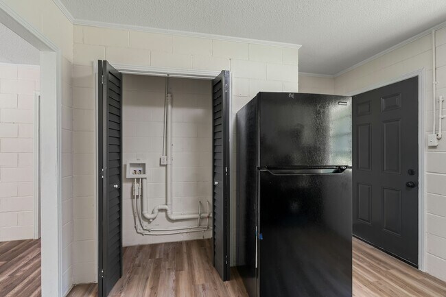 Building Photo - 18 E Westover Dr