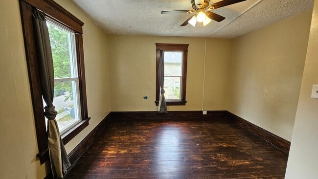 Building Photo - 3 bedroom 1 bath single family home in Man...